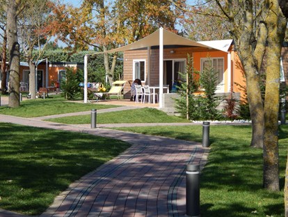 Luxuscamping - WC - Venetien - Centro Vacanze Pra`delle Torri Lodge Openspace A auf Centro Vacanze Pra`delle Torri
